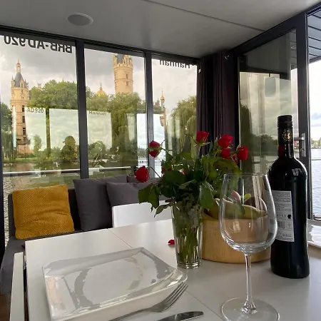 Botel Cosy Hannah - Festlieger Schwerin (Mecklenburg-Vorpommern)