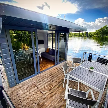 Cosy Hannah - Festlieger Botel Schwerin (Mecklenburg-Vorpommern)