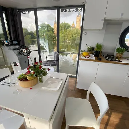 Botel Cosy Hannah - Festlieger Schwerin (Mecklenburg-Vorpommern)